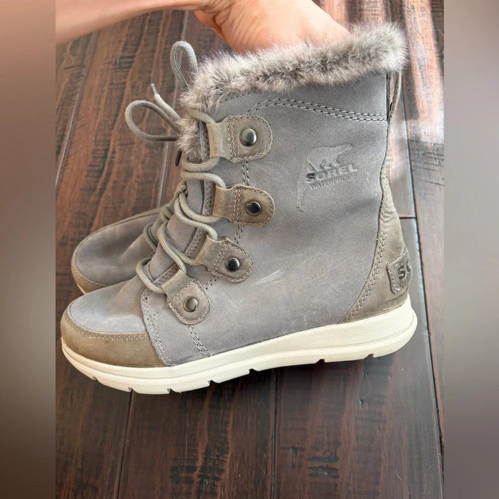 Sorel explorer Joan waterproof winter boots warm lace up boots size 8 outdoorsy